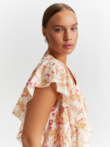 Блуза с ярким принтом