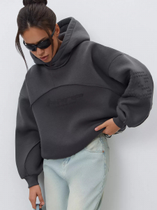 Утепленное худи с фигурными рельефами