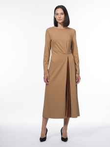 Приталенное платье со вставкой гофре