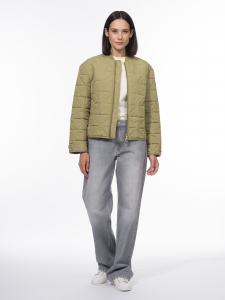 Стеганая куртка с подвязами и утеплителем из синтепона