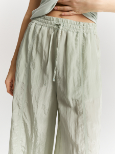 Брюки на кулисках