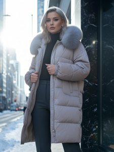 Пальто зимнее утепленное с мехом и капюшоном тренд светло-коричневого цвета 7629SK