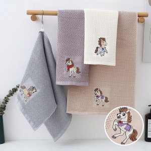 Полотенце для рук с вышивкой 