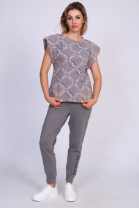 Женский костюм с брюками и футболкой 347