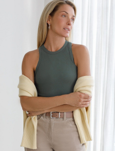 Топ из трикотажа в широкий рубчик