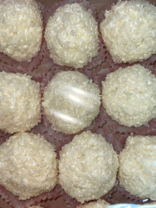 Нежнейшее пирожное КАПРИЗНАЯ КОРОЛЕВА ( рафаэлло) Вес КОРОБКА 2кг