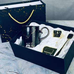 106-295 Кружка 360мл с ложкой и фильтром ДЕВА в под.уп.(х12)Фарфор