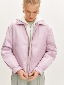 Ветровка с отложным воротником