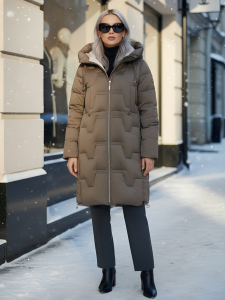 Пальто зимнее утепленное с капюшоном женское коричневого цвета 7638K