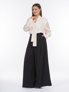 Атласная вискозная блуза с воротником-аскот