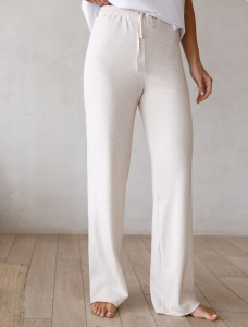 Прямые брюки из фактурного трикотажа в рубчик