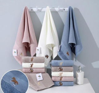 Полотенце для рук с вышивкой 