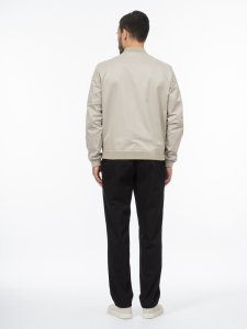 Водоотталкивающий бомбер с ветрозащитной мембраной