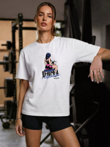 Свободная футболка с ярким принтом