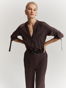 Комбинезон с V-образным вырезом