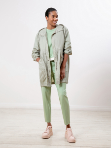 Ветровка женская