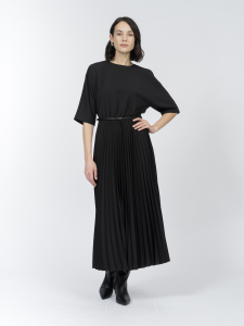 Приталенное платье с юбкой-гофре