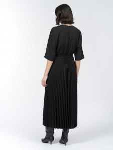 Приталенное платье с юбкой-гофре