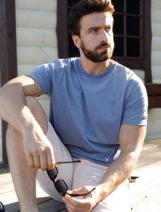 Базовая футболка с вышивкой