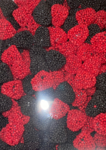 МАРМЕЛАД Фигурки ЯГОДЫ В ОБСЫПКЕ ВЕС 1,7 цена 950