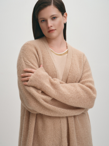 Теплый удлиненный вязаный кардиган