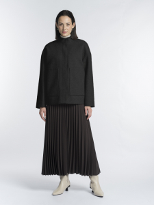 Черная утепленная куртка из пальтовой ткани