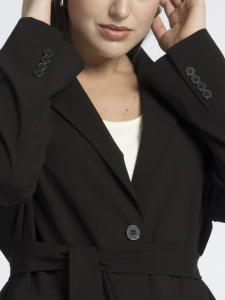 Однобортный пиджак из шерстяной ткани с поясом