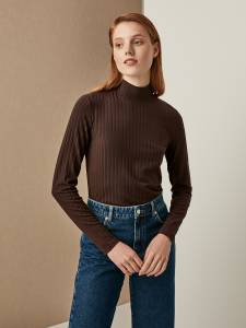 Водолазка из фактурного трикотажа