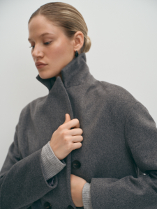 Длинное демисезонное шерстяное пальто