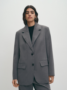 Костюмный пиджак со съемным капюшоном