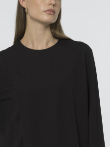 Трикотажная блуза оригинального кроя