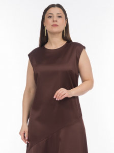 Атласное платье с асимметричной деталью