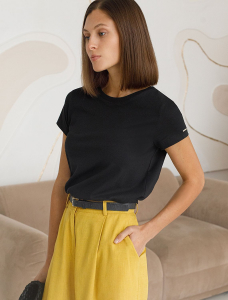 Базовая футболка полуприлегающая из премиального хлопка с эластаном