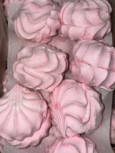 ЗЕФИР СО ВКУСОМ КЛУБНИКИ Коробка 2 кг