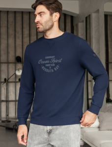 Джемпер легкий из фактурного эластичного трикотажа с принтом