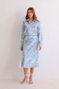 16019 Костюм с юбкой голубой с цветочным принтом