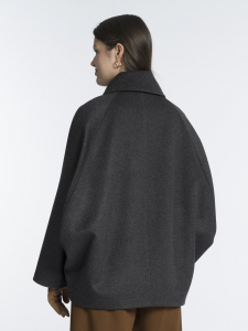 Короткое демисезонное пальто из  100% шерсти