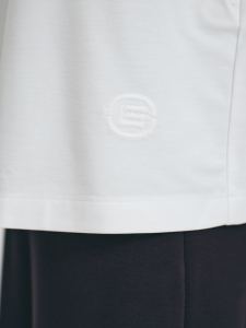 Базовая футболка с вышивкой