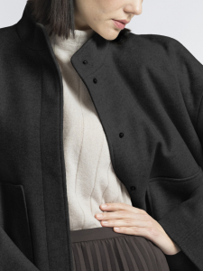 Черная утепленная куртка из пальтовой ткани