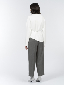 Блуза с цельнокроеной стойкой и асимметричным низом