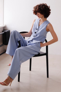 16165 Костюм брючный с жилетом голубой в полоску (остаток: 44, 48)