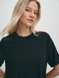 Базовая футболка с вышивкой