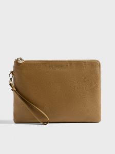 Женская косметичка COCCINELLE ENVELOPES GRAINED LE./GRAINED