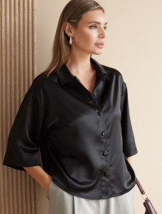 Блузка с короткими рукавами из плотного струящегося сатина