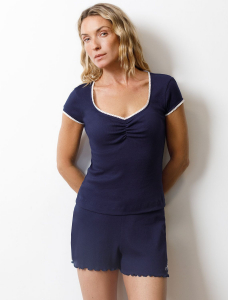 Футболка с фигурным вырезом каре из эластичного трикотажа кашкорсе