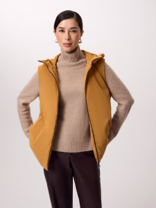 Утеплённый непромокаемый жилет с капюшоном