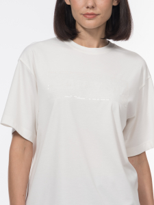 Футболка с лого-вышивкой пайетками