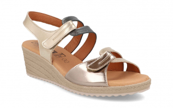 1333 - DIGODIGO
                SANDALIAS DE CUNA