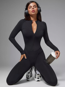 Спортивный комбинезон