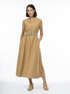 Струящееся платье с плетеным ремнем